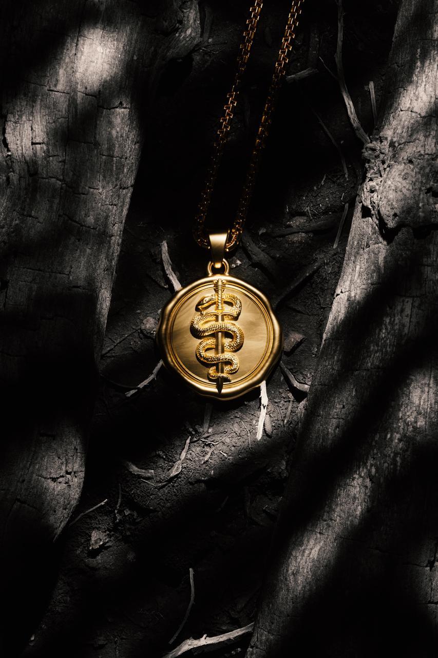 'DEUS VULT' PENDANT - GOLD - Image 5