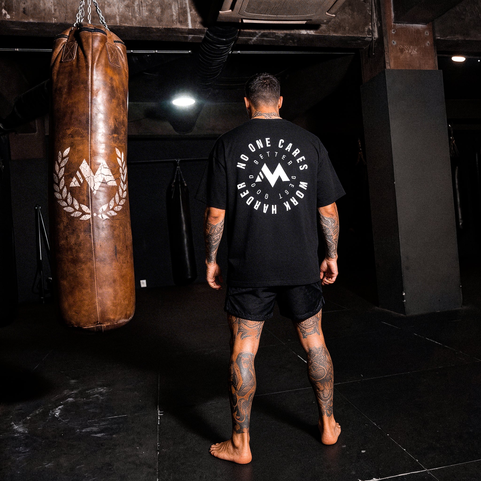 NO ONE CARES CIRCLE TEE - BLACK - Image 5